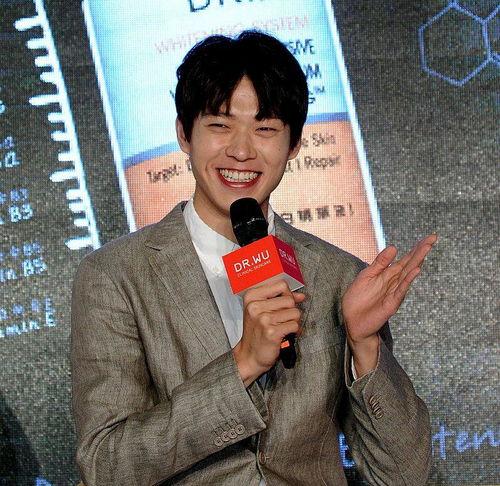 一线吃瓜娱乐圈攻是谁,他是如何成为娱乐圈焦点人物的? 第1张 一线吃瓜娱乐圈攻是谁,他是如何成为娱乐圈焦点人物的? 第1张